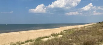 Ocean View Luxe Beach House. Sleeps 8! Seabreeze