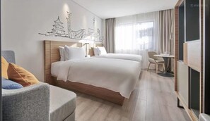 1 habitación, caja de seguridad en la habitación y escritorio 