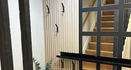 Brand new luxurious basement studio apartment 5 minutes away from Frenchman’s