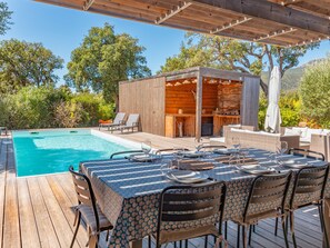 屋外ダイニングエリア