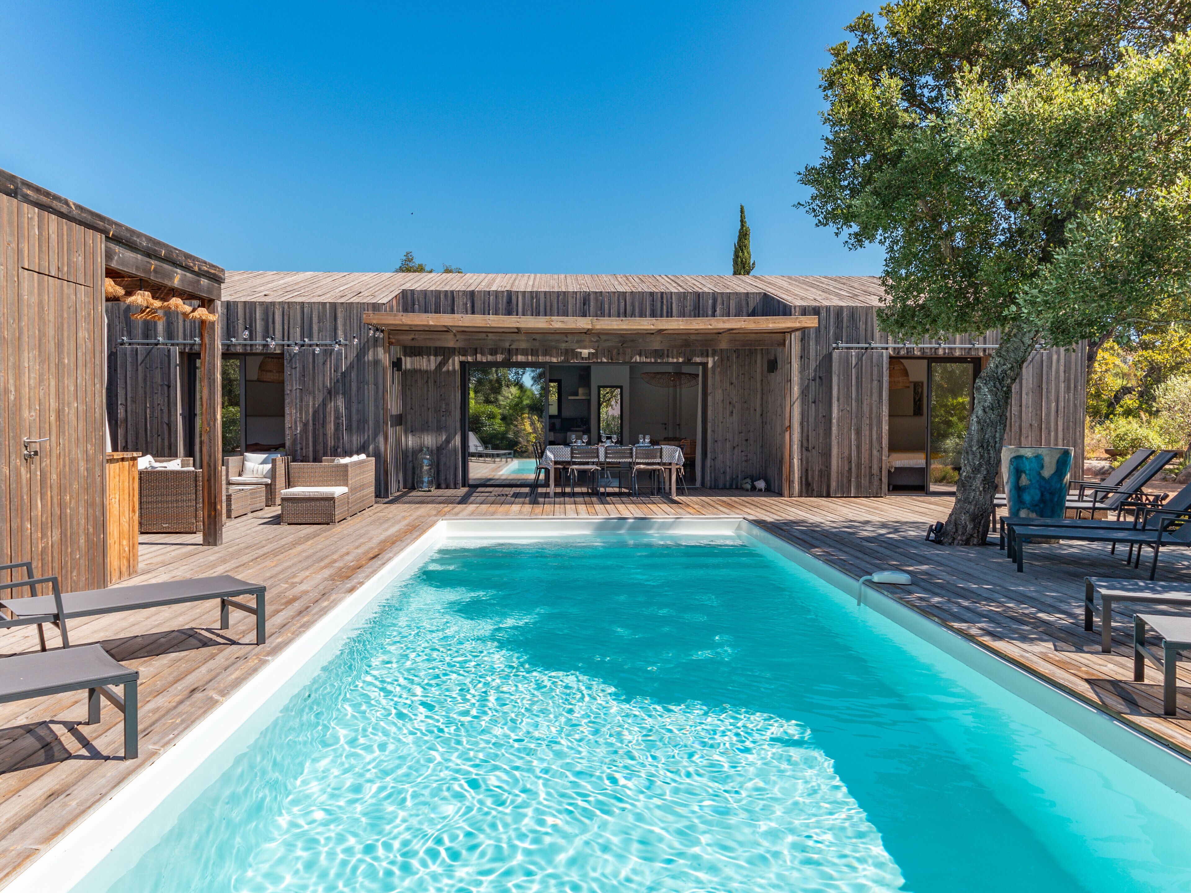 حمّام سباحة مُدفَّأ