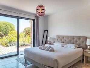 3 bedrooms, iron/ironing board, travel cot, WiFi - Casa Di Sole Di Pinarello (Zonza)