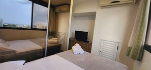 Dúplex Deluxe, 2 habitaciones, vista a la ciudad | Cortinas blackout, wifi gratis y ropa de cama