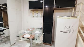Dúplex Deluxe, 2 habitaciones, vista a la ciudad | Comedor