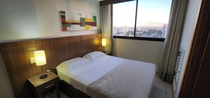 Blackout curtains, free WiFi, bed sheets - ZENVA (Brasília)