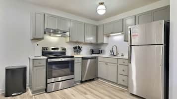 Refrigerador, microondas, horno, placa de cocina