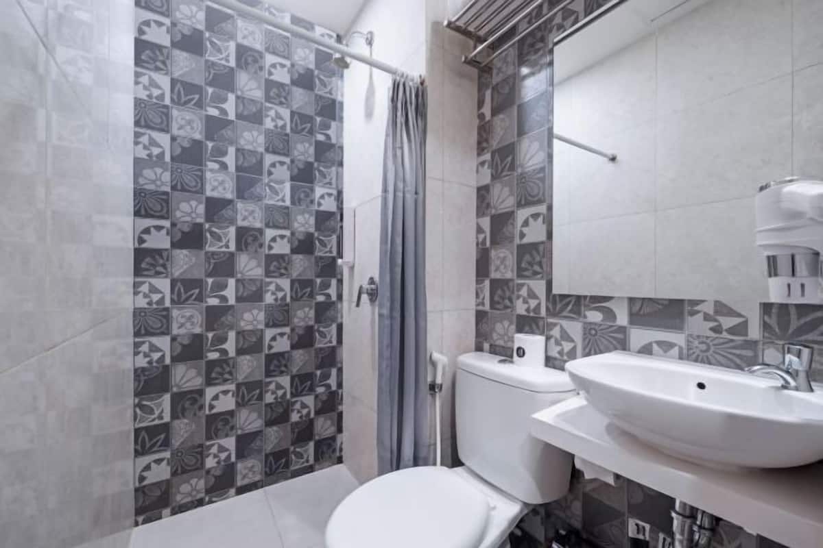 Ducha, cabezal de ducha tipo lluvia, artículos de tocador gratuitos