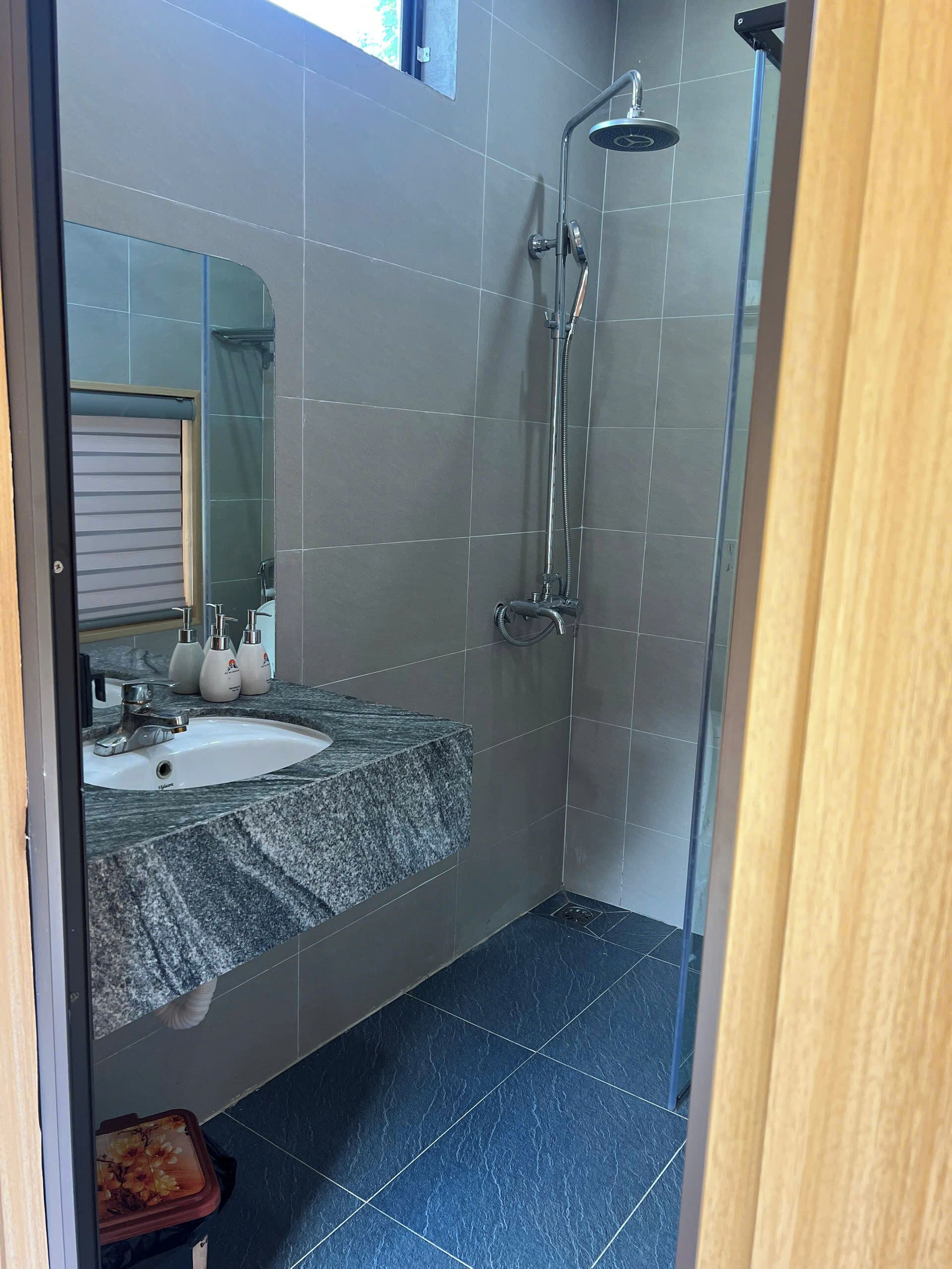 Free toiletries, slippers, bidet, towels