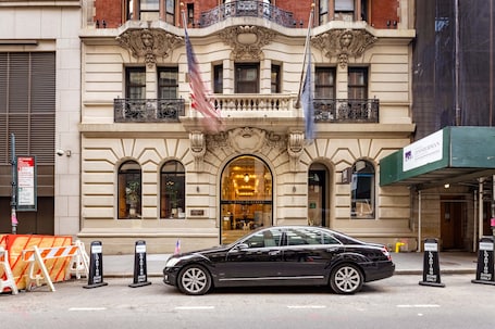 Exterior. Cozy Two-Bedroom at The Historic Mansfield Residence
