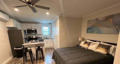 Beautiful Studio Apt 5 -DnStairs