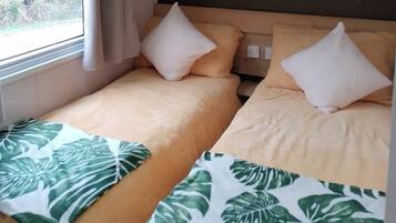 3 bedrooms, iron/ironing board, WiFi, bed sheets