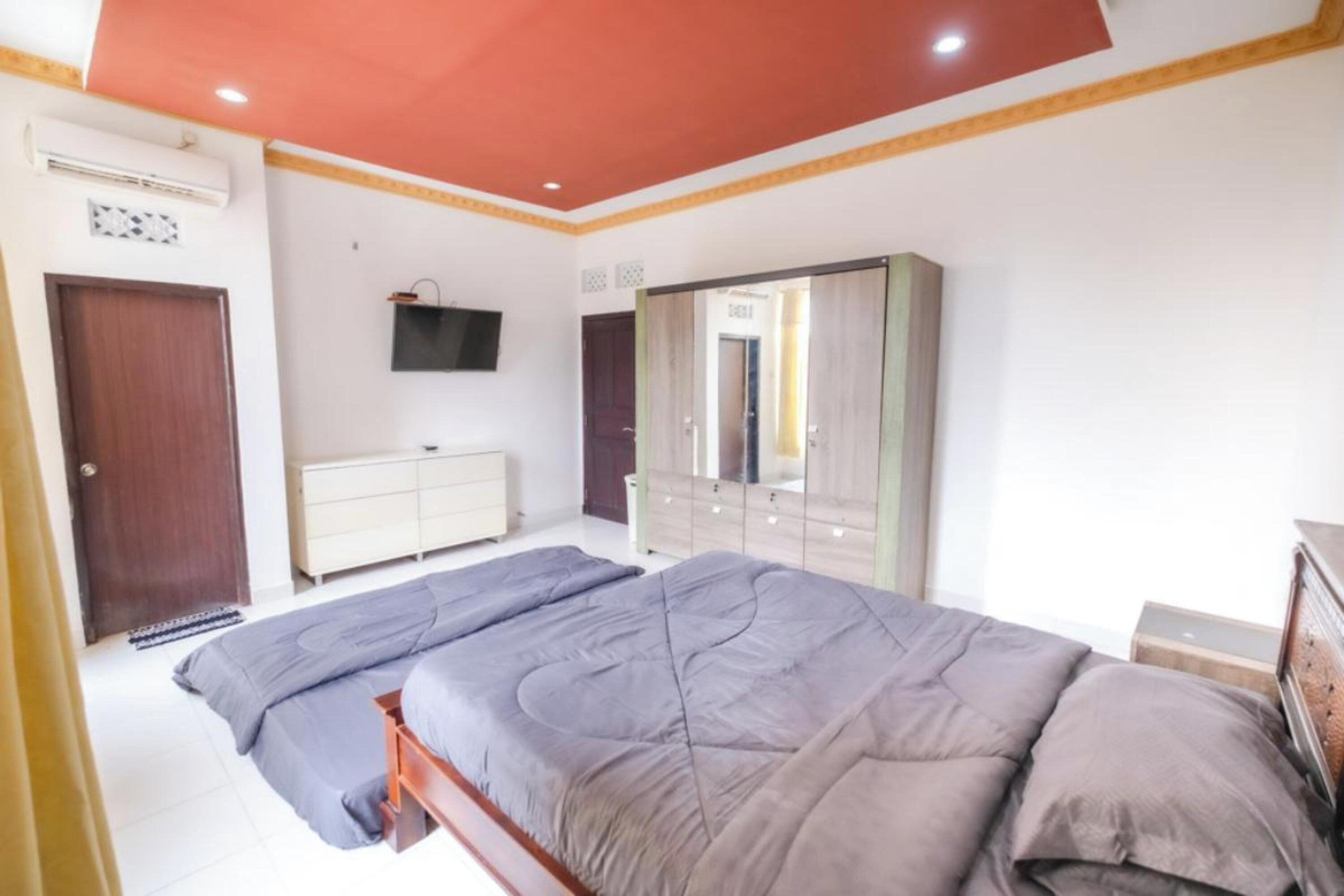 ห้องสวีท | โต๊ะทำงาน, ผ้าปูที่นอน