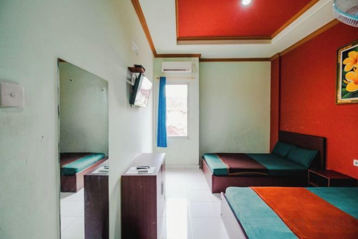 Desk, bed sheets