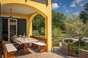 Outdoor dining - Villa Filleona, Labin, Croatia (Labin)