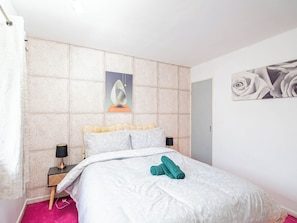 2 habitaciones, tabla de planchar con plancha, cuna de viaje y wifi 