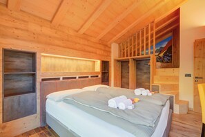 2 bedrooms, free WiFi, bed sheets - Blu Genziana Ski In 10 m, Livigno, Italy (Livigno)