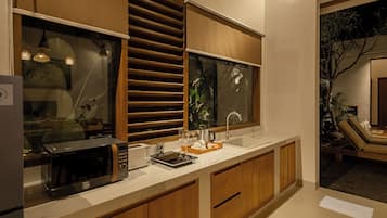 Villa, Terrasse, Poolblick | Eigene Kochnische | Kühlschrank, Mikrowelle, Herdplatte, Geschirrspüler