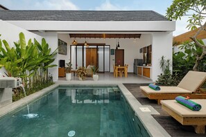 Vila, patio, pemandangan kolam renang | Teras/patio
