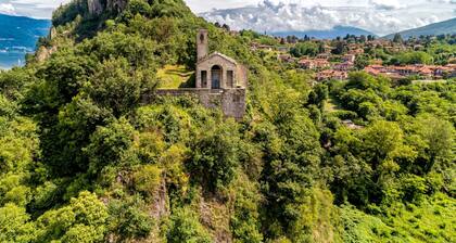 Casa Antonia: Lake Maggiore Villa with Private pool, Porto Valtravaglia, Italy