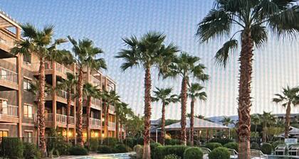 7 mi. from Coachella a Cozy 2 bdrm. fully furnished condo at a beautiful resort