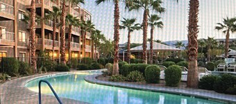 7 mi. from Coachella a Cozy 2 bdrm. fully furnished condo at a beautiful resort