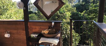 Private Bungalow in Rainforest Setting 