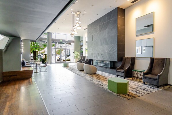 Lobby - Blueground | Columbia City, gym & w/d, nr parks (Seattle)