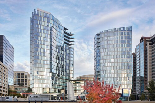 Blueground | Bellevue, pool & w/d, nr park