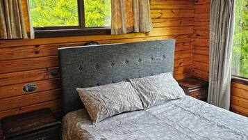 3 bedrooms, travel cot, WiFi