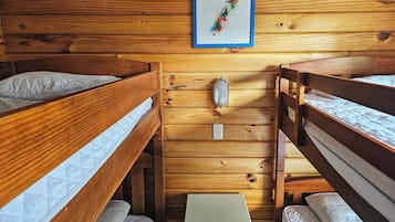 3 bedrooms, travel crib, WiFi
