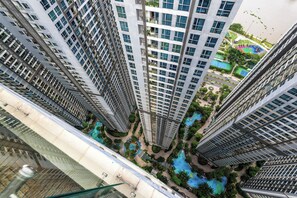 3 utendørsbassenger, bassengtelt (inkludert) og bassengparasoller