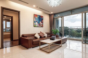 Luxury Apartment, 4 Bedrooms, Balcony, City View | Living area