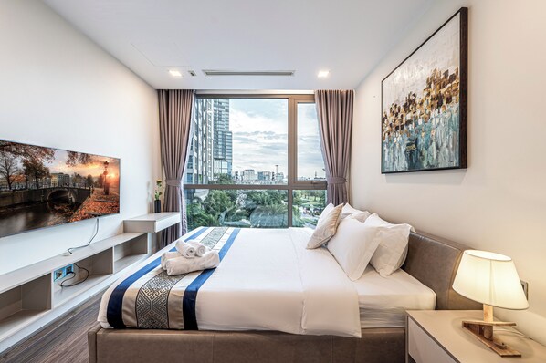 Hypo-allergenic bedding, memory-foam beds, individually furnished - Vinhomes Central Park Apartment by Hava (Ho Chi Minh City)