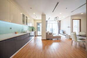 Luxury Apartment, 3 Bedrooms, Balcony, City View | Living area