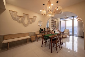 Departamento familiar, 2 habitaciones, balcón, vista al patio | Servicios de la habitación