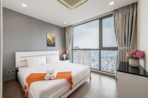 A modern hotel room with a large bed, a city view, and a window with curtains. - Vinhomes Central Park Apartment by Sy's Home (Ho Chi Minh City)