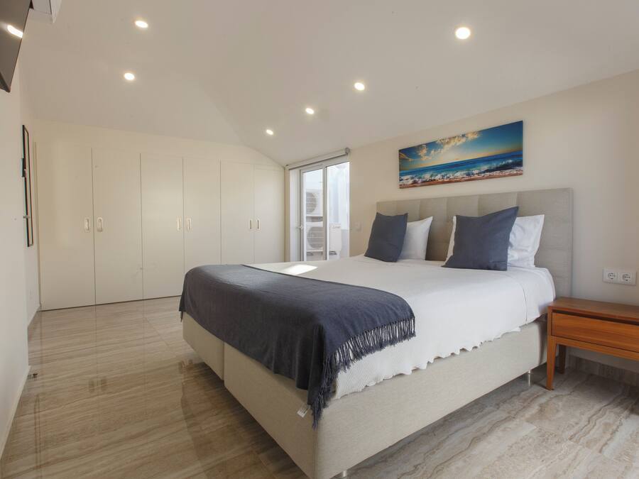 Luxury Penthouse, Balcony | Premium bedding, pillow-top beds, minibar, in-room safe