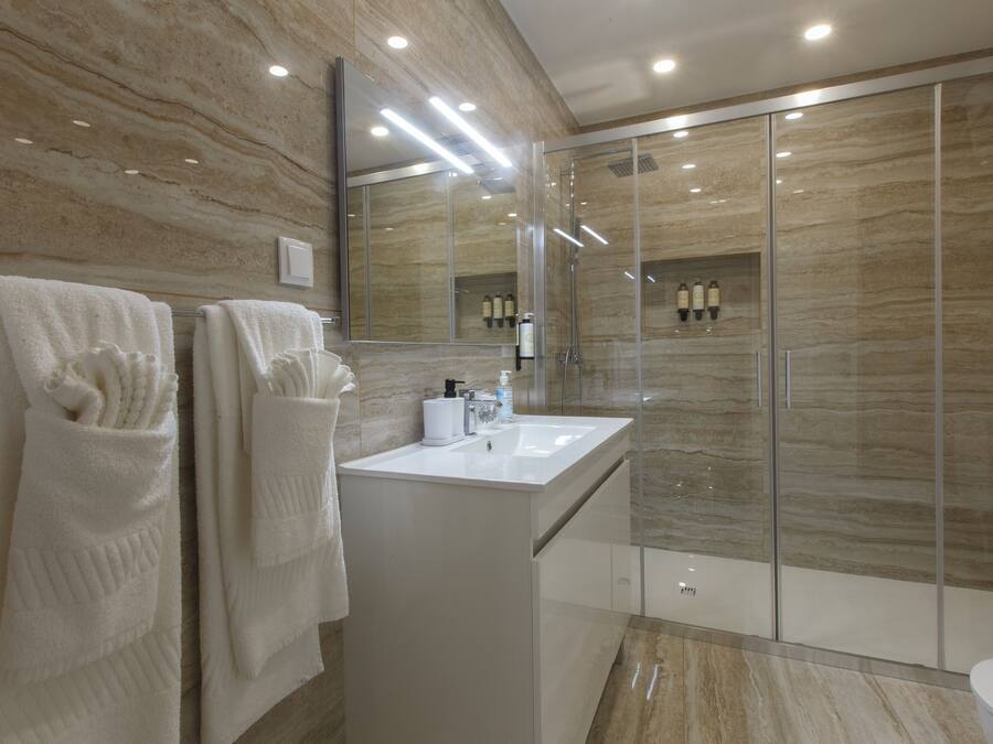 Luxury Apartment, 2 Bedrooms, Balcony, City View | Bathroom | Shower, rainfall showerhead, hair dryer, slippers