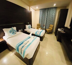 Deluxe Twin Bedded Room | Free WiFi