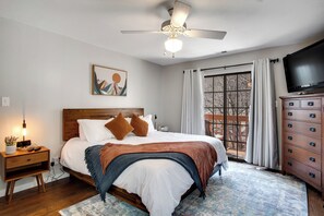 3 bedrooms, desk, iron/ironing board, travel cot