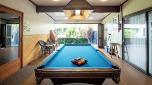 Games room - Central AC Ocean & Mountain View 2-bedroom 2-Bath condo across Magic Sands Beach (Kailua-Kona)