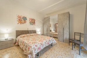 3 bedrooms, WiFi, bed sheets