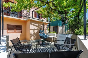 บ้านพักสำหรับครอบครัว, หลายห้องนอน (House Papinka with Private Pool &) | ลานระเบียง/นอกชาน