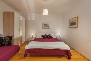 2 chambres, fer et planche à repasser, Wi-Fi gratuit, draps fournis