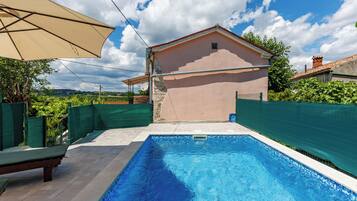 Alberca al aire libre por temporada