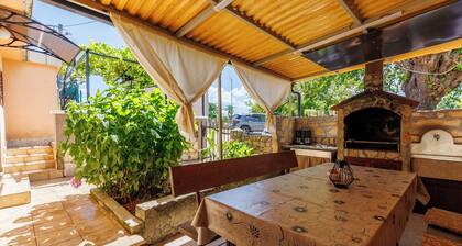 House Papinka With Private Pool & Garden