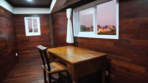 Apartamento luxo | Escrivaninha, espaço de trabalho para notebook, Wi-Fi de cortesia