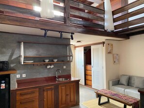 Studio | Desk, laptop workspace, free WiFi - Alu Lofts (Kerobokan)