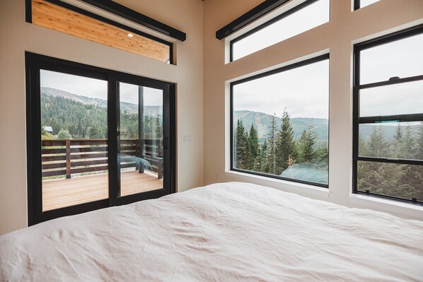 2 bedrooms, desk, free WiFi, bed sheets - Luxury Retreat @ Schweitzer Mtn Resort (Sandpoint)