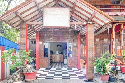 Hotel O Kauman Near International Batik Center Formerly Hotel Bata Merah